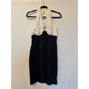 Vintage Stunning Lace Dress with Broach and Pearl Detail Size 6